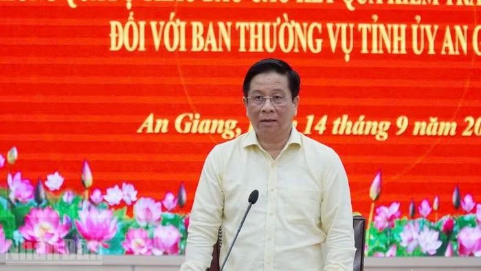 Ủy viên Trung ương Đảng, Chủ tịch Ủy ban nhân dân tỉnh An Giang Hồ Văn Mừng phát biểu. (Ảnh: QUỐC TRINH)