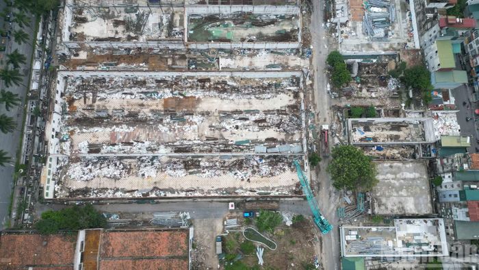 Khu trường học liên cấp, gồm các cấp tiểu học, trung học cơ sở và trung học phổ thông, dự kiến cao khoảng 8-12 tầng, với 2-3 tầng hầm. Trong khi đó, khu văn phòng, thương mại, dịch vụ cũng được định hướng phát triển các công trình cao tầng.
