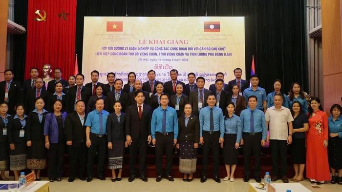 Các đại biểu và học viên tham gia lớp tập huấn.