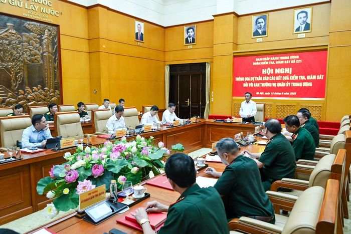Thường trực Ban Bí thư Trần Cẩm Tú, Trưởng đoàn kiểm tra, giám sát số 221 của Bộ Chính trị, Ban Bí thư phát biểu kết luận hội nghị. (Ảnh: DUY LINH)