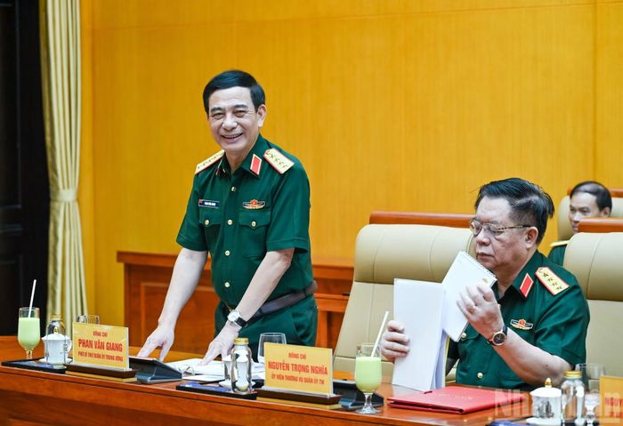 Đại tướng Phan Văn Giang, Phó Bí thư Quân ủy Trung ương, Phó Thủ tướng Chính phủ, Bộ trưởng Quốc phòng phát biểu tại hội nghị. (Ảnh: DUY LINH)
