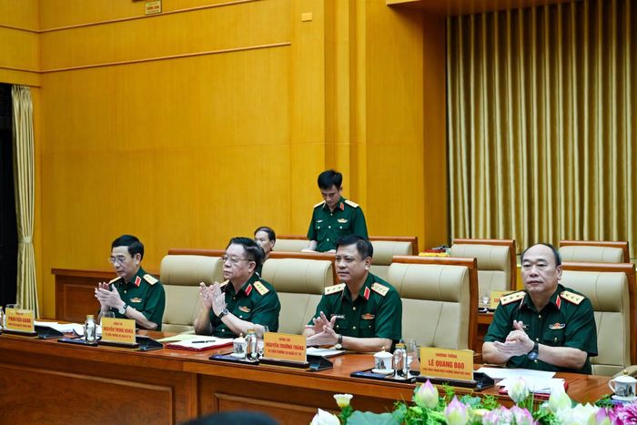 Các đồng chí Ban Thường vụ Quân ủy Trung ương dự hội nghị. (Ảnh: DUY LINH)