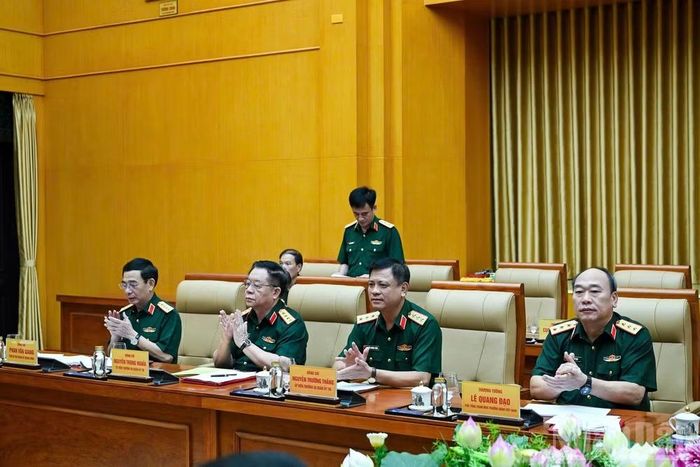 Các đồng chí trong Ban Thường vụ Quân ủy Trung ương dự hội nghị. (Ảnh: DUY LINH)