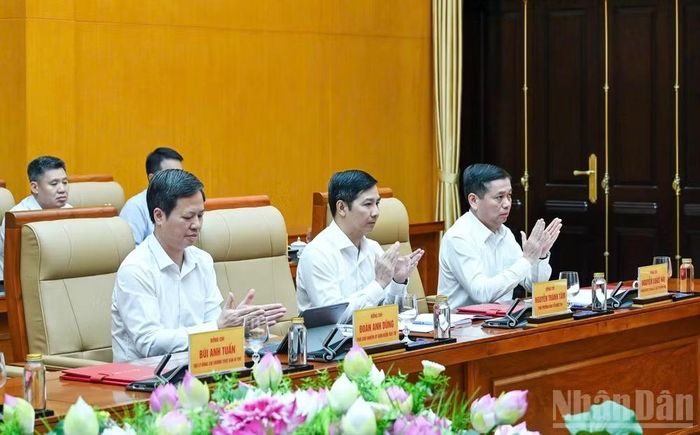 Các đồng chí thành viên Đoàn kiểm tra dự hội nghị. (Ảnh: DUY LINH)