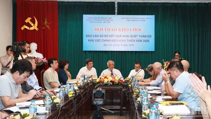 Các nhà khoa học trao đổi về kết quả khai quật khảo cổ tại Hoàng thành Thăng Long năm 2026.
