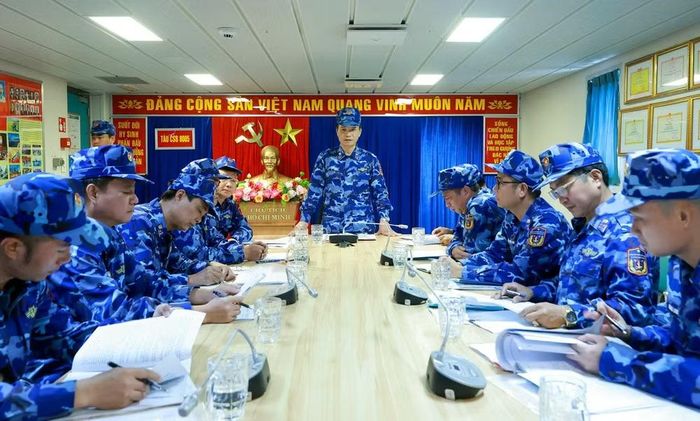 Cán bộ, chiến sĩ cảnh sát biển trong một cuộc họp quán triệt nhiệm vụ. (Ảnh: Cảnh sát biển cung cấp).