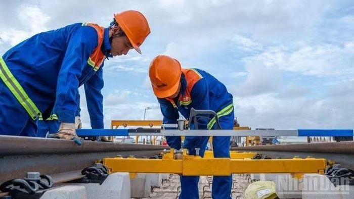 Khổ ray đang được thi công là loại 1.435mm được sử dụng phổ biến trên thế giới. (Ảnh: TDC)