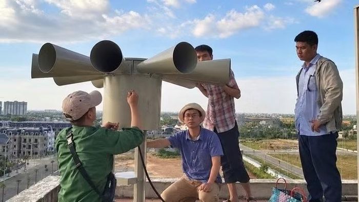 Mỗi cụm còi có phạm vi phát tán âm thanh trong bán kính khoảng 5km, thời lượng phát tiếng còi khoảng 15 phút. (Ảnh: Chi cục Thủy lợi và Biến đổi khí hậu thành phố Huế cung cấp)