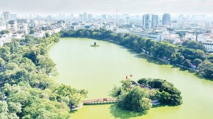 Hồ Hoàn Kiếm, Hà Nội (Ảnh ĐĂNG QUANG)
