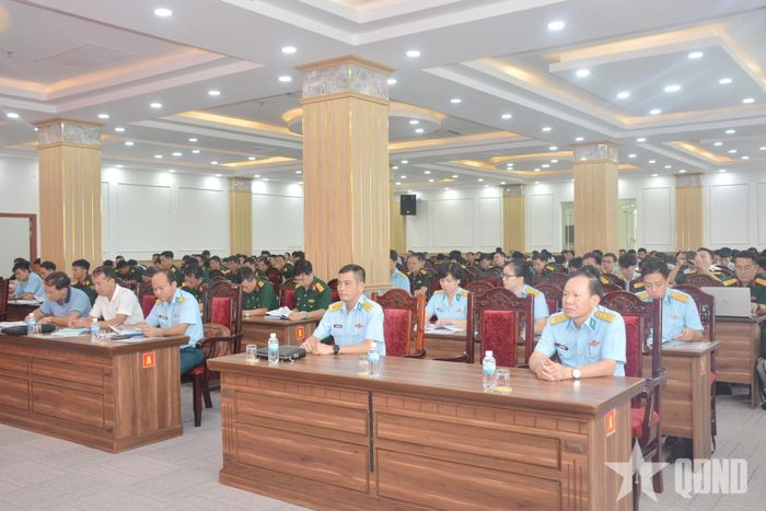 Các đại biểu dự khai giảng tập huấn.