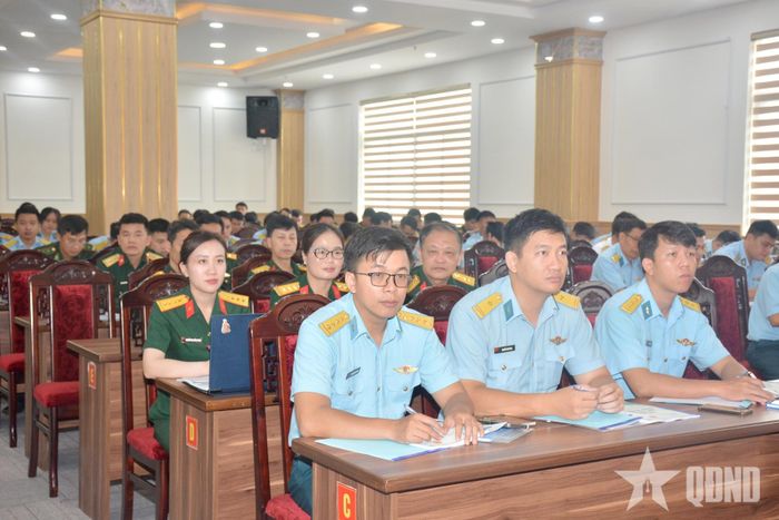 Cán bộ, nhân viên tham gia tập huấn.