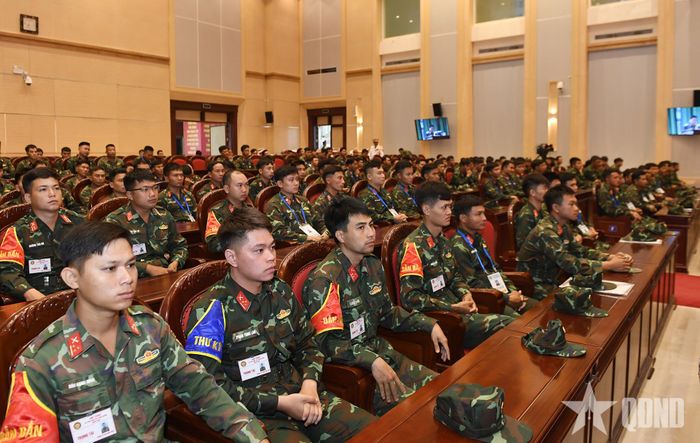 Các vận động viên dự khai mạc hội thao. 