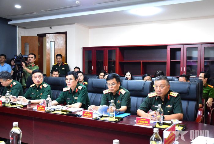 Các đại biểu dự chương trình kiểm tra.
