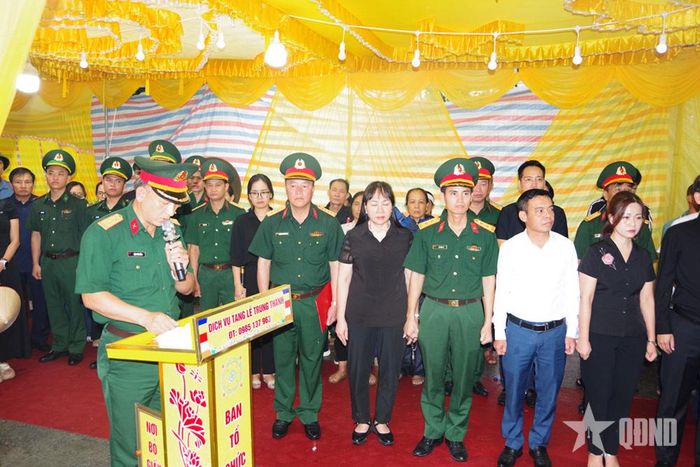 Chỉ huy Trung đoàn Bộ binh 568, Bộ CHQS tỉnh Hưng Yên đọc điếu văn tại Lễ truy điệu đồng chí Trung tá Trần Văn Tùng.