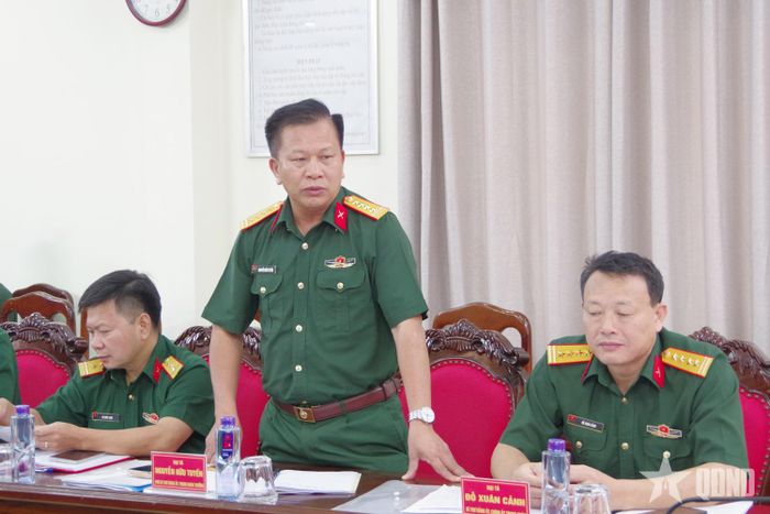 Đại tá Nguyễn Hữu Tuyến, Trung đoàn trưởng Trung đoàn Bộ binh 17 phát biểu làm rõ kết quả, ưu điểm và những hạn chế tại buổi đối thoại, kiểm tra. 