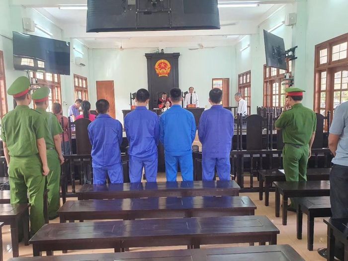 Các bị cáo tại phiên tòa.