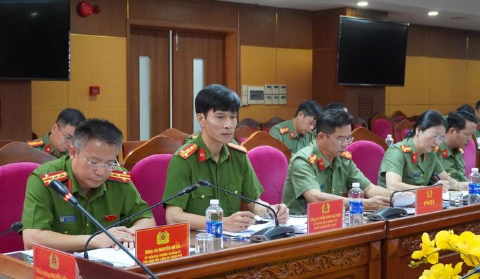 Lãnh đạo Công an thành phố và các đại biểu dự hội nghị