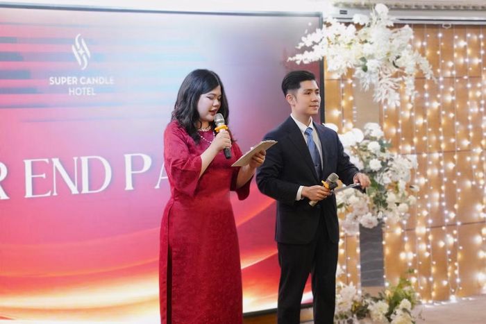 Hà Anh trong vai trò người dẫn chương trình.