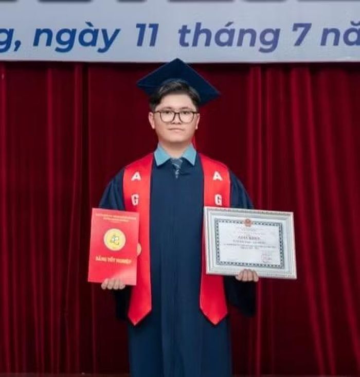 Lê Quốc Khanh vừa tốt nghiệp loại Giỏi, trường ĐH An Giang, vào tháng 7/2026.