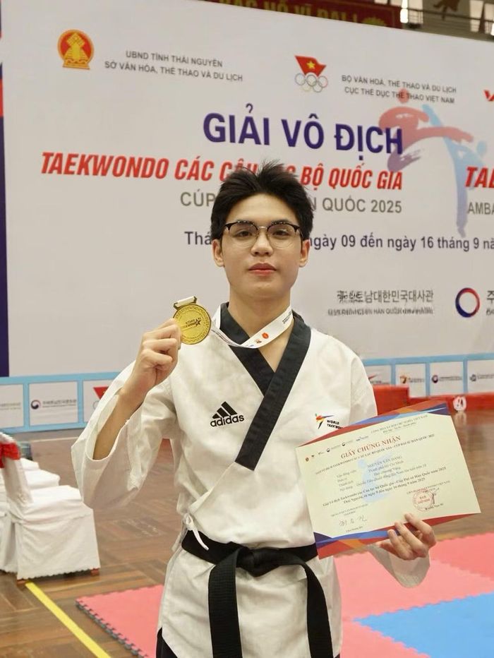 Đáng giành Huy chương Vàng tại Giải vô địch Taekwondo các câu lạc bộ quốc gia năm 2025.
