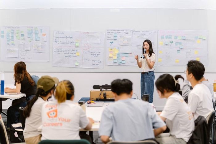 Sinh viên thực hành thuyết trình và chia sẻ ý tưởng trong lớp học. (Hình: RMIT)