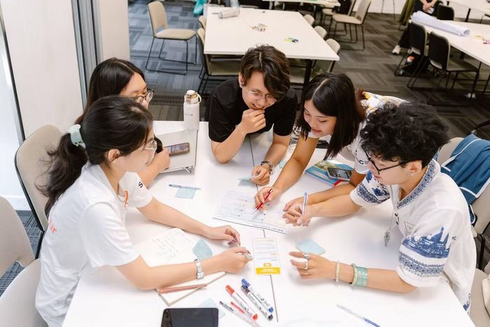 Sinh viên tham gia hoạt động học tập và làm việc nhóm trước thềm Demo Day. (Hình: RMIT)