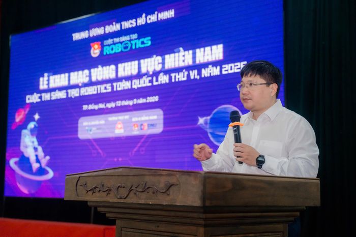 Ông Trịnh Minh Thái, Giám đốc Trung tâm Phát triển Khoa học, Công nghệ và Tài năng trẻ phát biểu khai mạc Vòng khu vực miền Nam