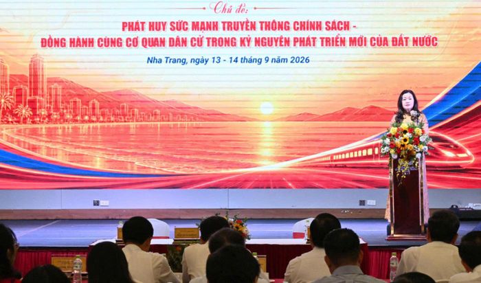  Tổng Biên tập Báo Đại biểu Nhân dân Phạm Thị Thanh Huyền phát biểu khai mạc hội nghị 