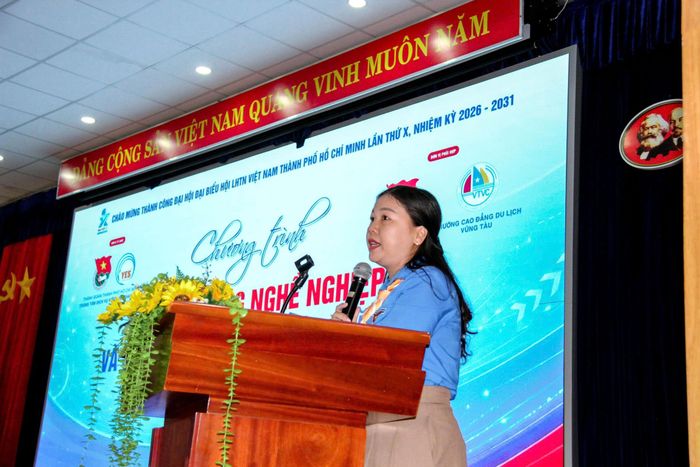  Bà Nguyễn Thị Thanh Thảo, Phó Giám đốc Trung tâm Dịch vụ việc làm Thanh niên TPHCM phát biểu khai mạc. 