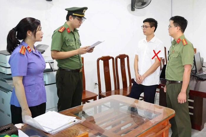  Đàm Đình Mạnh, Giám đốc Công ty cổ phần xây dựng CTT (dấu X đỏ). Ảnh: CÔNG AN CUNG CẤP 