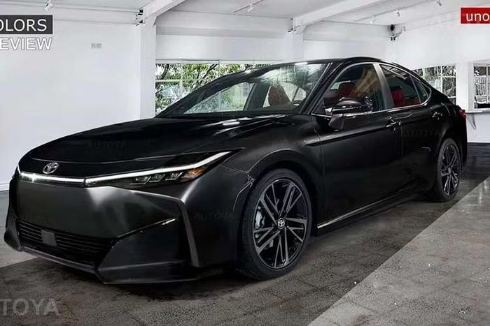 Hai bên thên xe của Toyota Camry thế hệ mới là các dải đèn bố trí theo chiều dọc, góp phần tạo diện mạo hiện đại nhưng vẫn tương đối điềm đạm cho mẫu sedan.