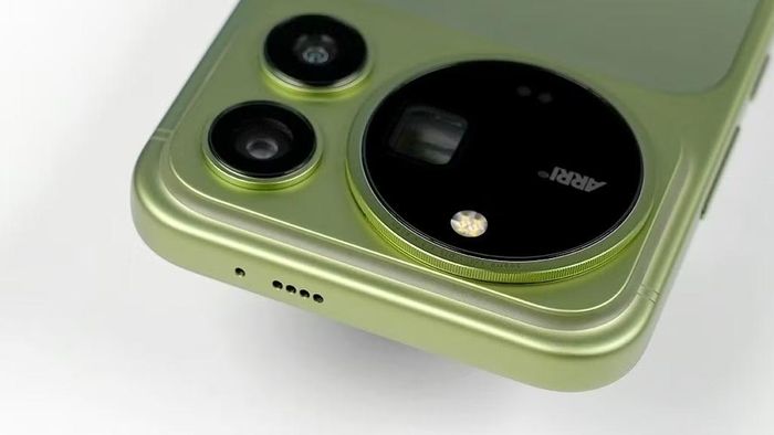 Cụm camera sau của dòng Magic 9 cũng cực kỳ nổi bật bởi sự hợp tác với thương hiệu thiết bị điện ảnh ARRI.