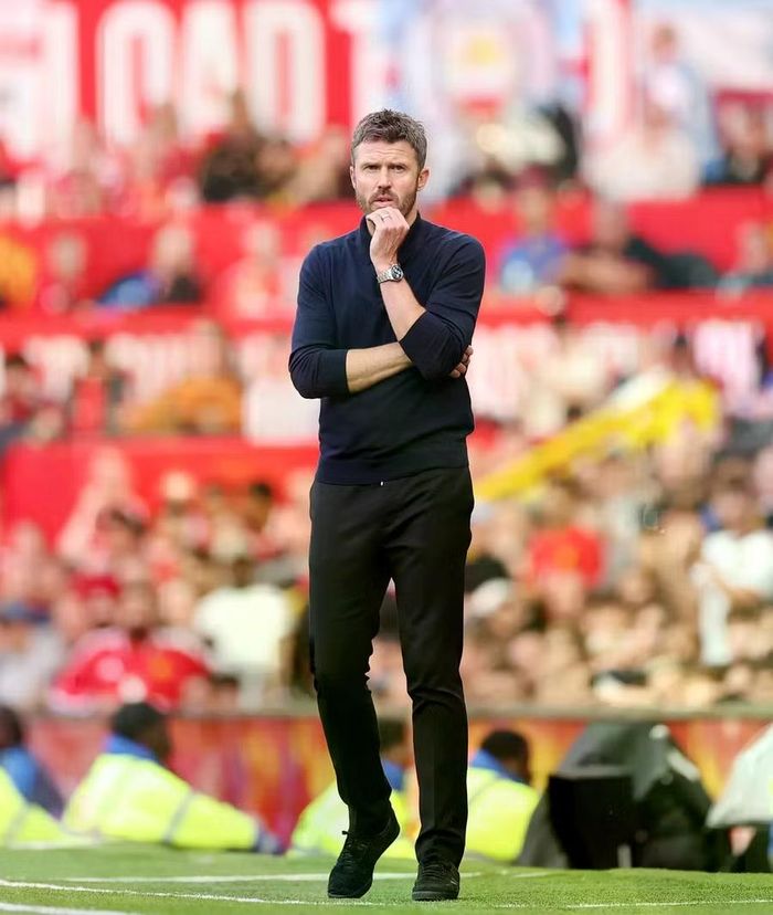 Bên kia chiến tuyến, HLV Michael Carrick có buổi chiều nặng nề khi Man Utd chơi hơn người nhưng vẫn trắng tay. Sau 4 vòng, 'Quỷ đỏ' mới có 4 điểm và đứng thứ 13 Ngoại hạng Anh. Ảnh: Getty.