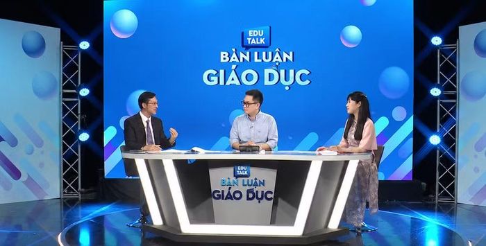 PGS.TS Phạm Văn Thuần trao đổi về yêu cầu đổi mới quản trị nhà trường gắn với quá trình sắp xếp các cơ sở giáo dục.