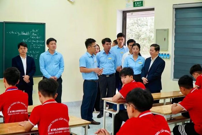 Lãnh đạo Sở GD&ĐT Hà Tĩnh kiểm tra công tác đào tạo tại Trường Trung cấp Hà Tĩnh.