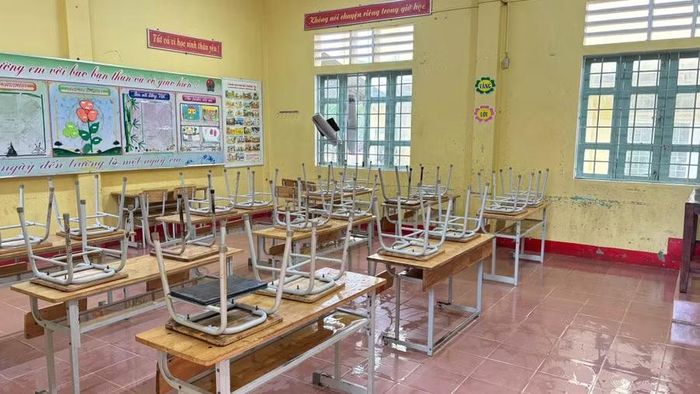 Trường lớp sạch sẽ, sẵn sàng đón học sinh trở lại học tập.