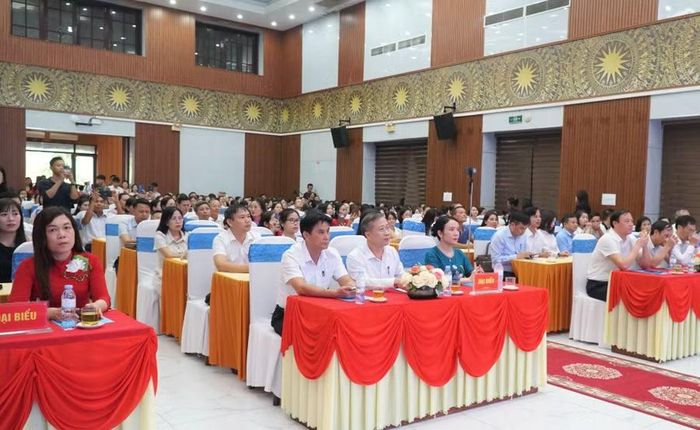 Các đại biểu dự lễ tổng kết và trao giải Cuộc thi Đại sứ Văn hóa đọc tỉnh Nghệ An năm 2026. Ảnh: Hồ Lài