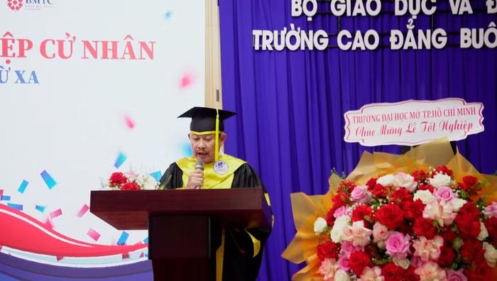 Đại diện Trường Đại học Mở TP Hồ Chí Minh phát biểu. (Ảnh: NT)