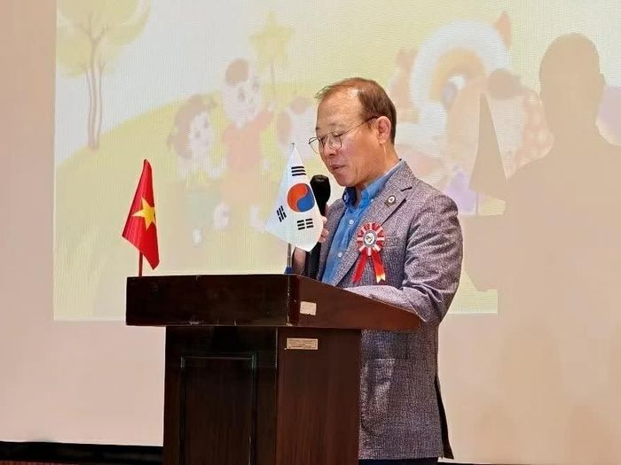 Ông Lý Huân (Lee Hoon), Chủ tịch Đại Tông hội Dòng họ Lý Hoa Sơn tại Hàn Quốc phát biểu tại chương trình. (Nguồn: TTXVN)