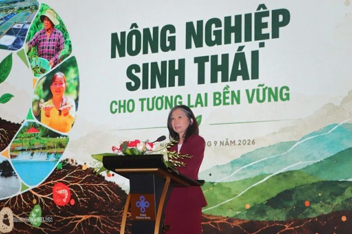 Phát biểu tại Hội thảo, bà Pauline Tamesis, Điều phối viên Thường trú Liên hợp quốc tại Việt Nam, nhấn mạnh Việt Nam cần chú trọng xây dựng thị trường xanh, phát huy vai trò dẫn dắt của phụ nữ, thanh niên và đồng bộ chính sách cho quá trình chuyển đổi nông nghiệp. (Ảnh: Nguyễn Nhuận)