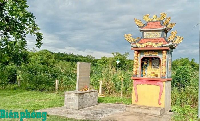 Miếu thờ bà Ngô Thị Ngọc Lâm và khu vực ghi dấu địa điểm thành lập Đại đội Công an bảo vệ giới tuyến tại xã Vĩnh Thủy, tỉnh Quảng Trị. Ảnh: Đình Tiến