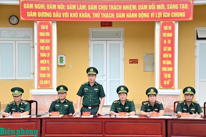 Đại tá Hoàng Minh Hùng, Chỉ huy trưởng Ban Chỉ huy Bộ đội Biên phòng thành phố Huế phát biểu chỉ đạo. Ảnh: Võ Tiến