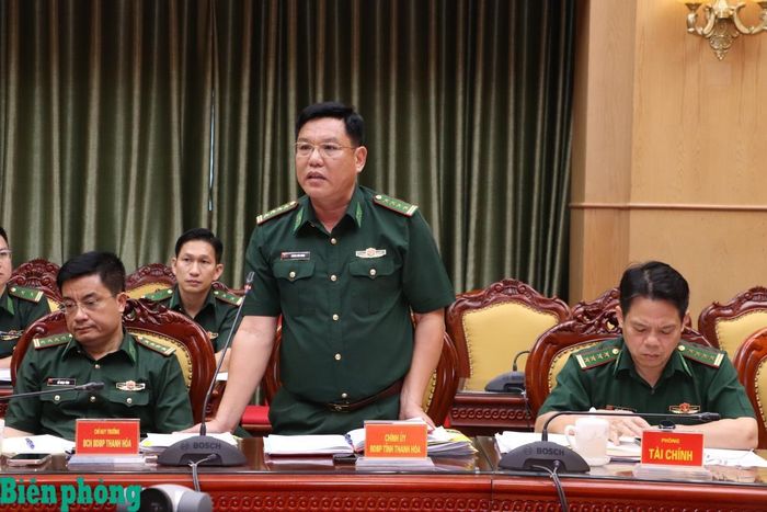 Đại tá Hoàng Văn Hùng, Bí thư Đảng ủy, Chính ủy Bộ đội Biên phòng tỉnh Thanh Hóa phát biểu. Ảnh: Chiến Khu