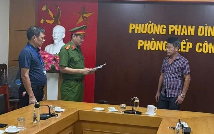 Cơ quan Cảnh sát điều tra thi hành Quyết định khởi tố bị can. Ảnh: CACC