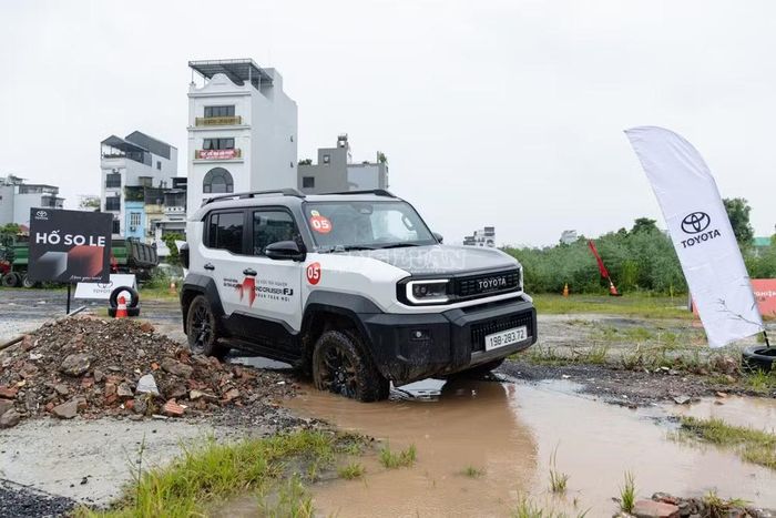 Toyota Land Cruiser FJ được người tiêu dùng đánh giá cao ở thiết kế và khả năng vận hành.