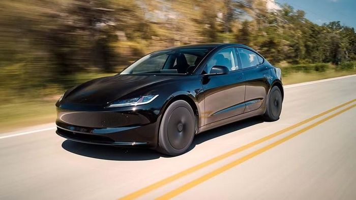 Mẫu xe Tesla Model 3 thế hệ mới. Ảnh: Car And Driver