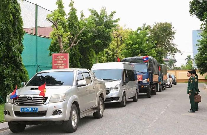 Đội Quy tập xuất phát lên đường sang nước bạn Lào, bắt đầu thực hiện nhiệm vụ tìm kiếm, quy tập hài cốt liệt sĩ trong mùa khô 2026 - 2027. Ảnh: PC