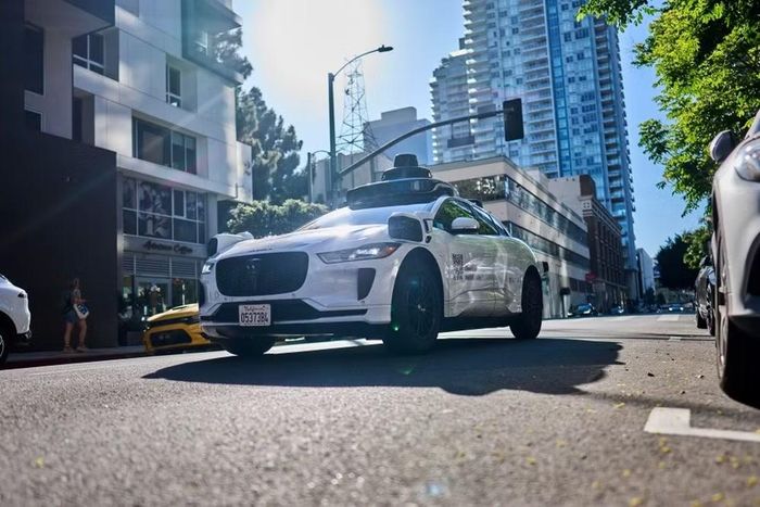 Chiếc taxi tự lái của Waymo tại San Francisco đã phát hiện hành khách mang súng và báo cảnh sát kịp thời. Ảnh: The Verge
