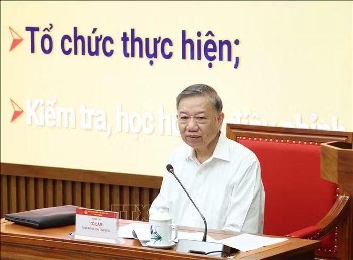 Tổng Bí thư, Chủ tịch nước Tô Lâm trao đổi và truyền đạt Chuyên đề. Ảnh: Thống Nhất/TTXVN