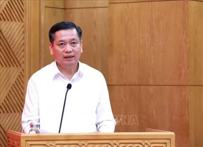 Đồng chí Nguyễn Long Hải, Uỷ viên Trung ương Đảng, Phó Bí thư Thường trực Đảng uỷ các cơ quan Đảng Trung ương phát biểu triển khai kế hoạch của Đảng bộ các cơ quan Đảng Trung ương thực hiện 5 Nghị quyết, 1 Chỉ thị của Bộ Chính trị và kết luận Hội nghị. Ảnh: Tuấn Anh/TTXVN
